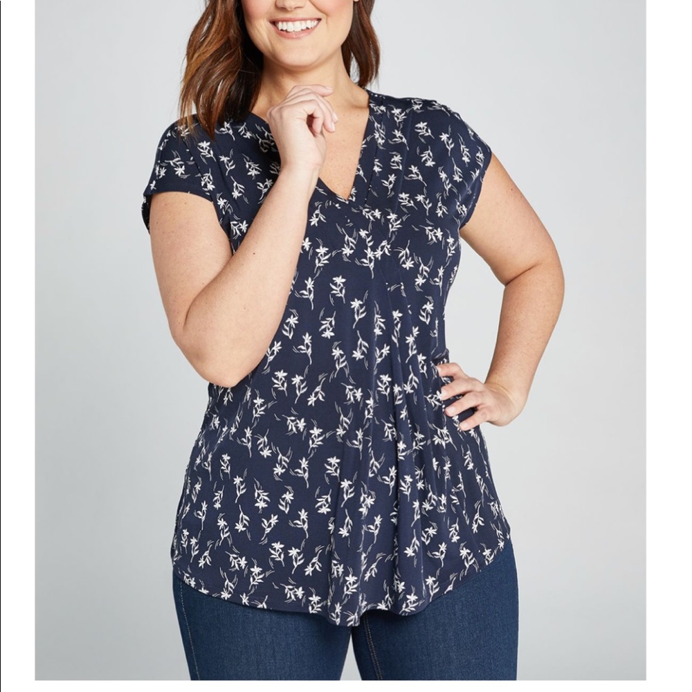 NEVER WORN. Knit pleat-front top